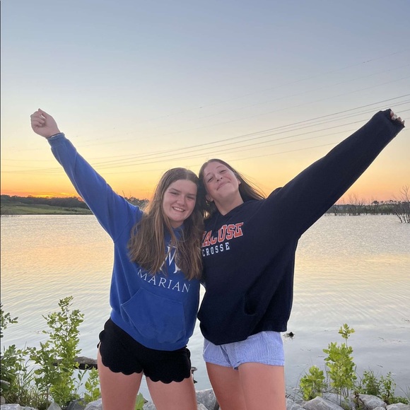 Meet your Posher, Addison - Picture 1 of 2